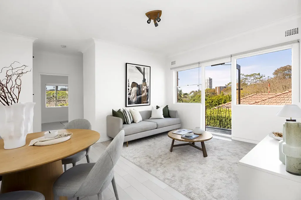 Neutral Bay 2 Bedroom Leafy Cityscape Views in a Peaceful Cul-de-sac Setting