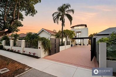 Como 4房  MULTI-GENERATIONAL LIVING | TWO RESIDENCES. ONE TITLE.