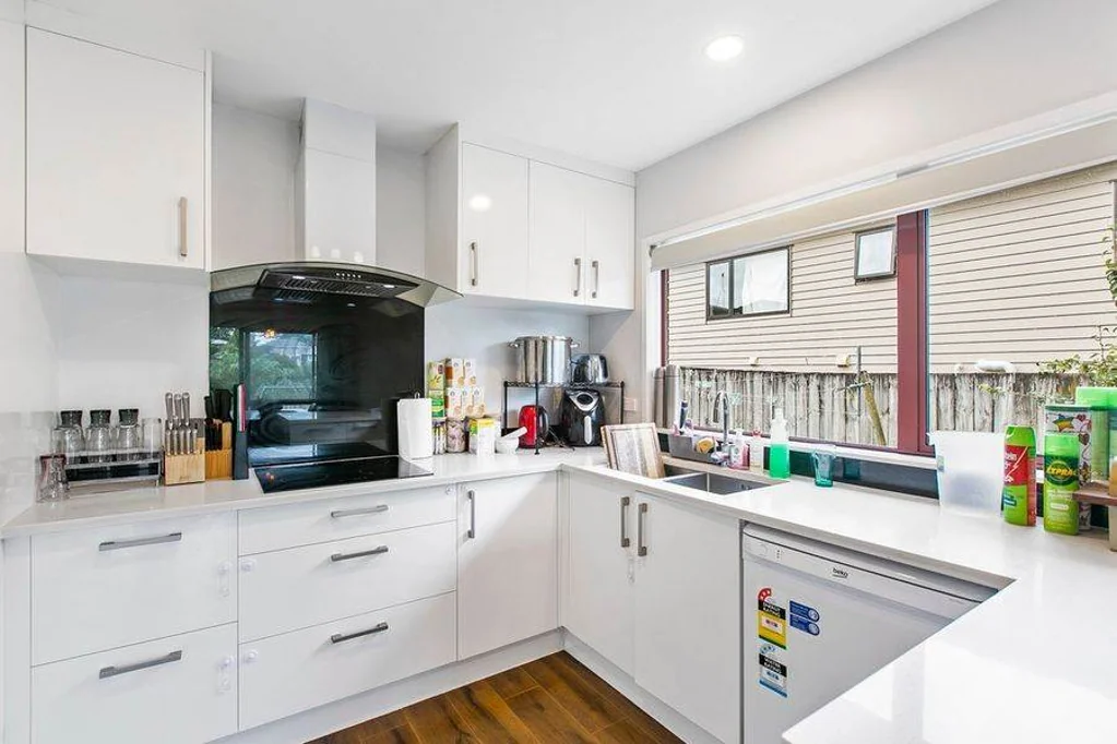 Large Family Home with Additional Cabin
