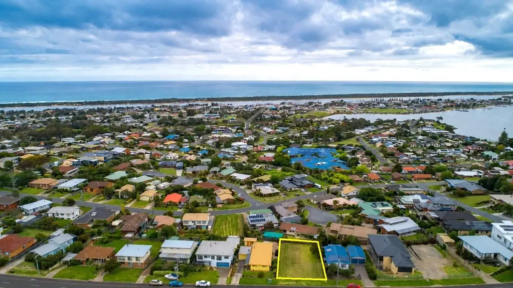 Lakes Entrance  Coastal Lifestyle Opportunity - Uninterrupted Water Views
