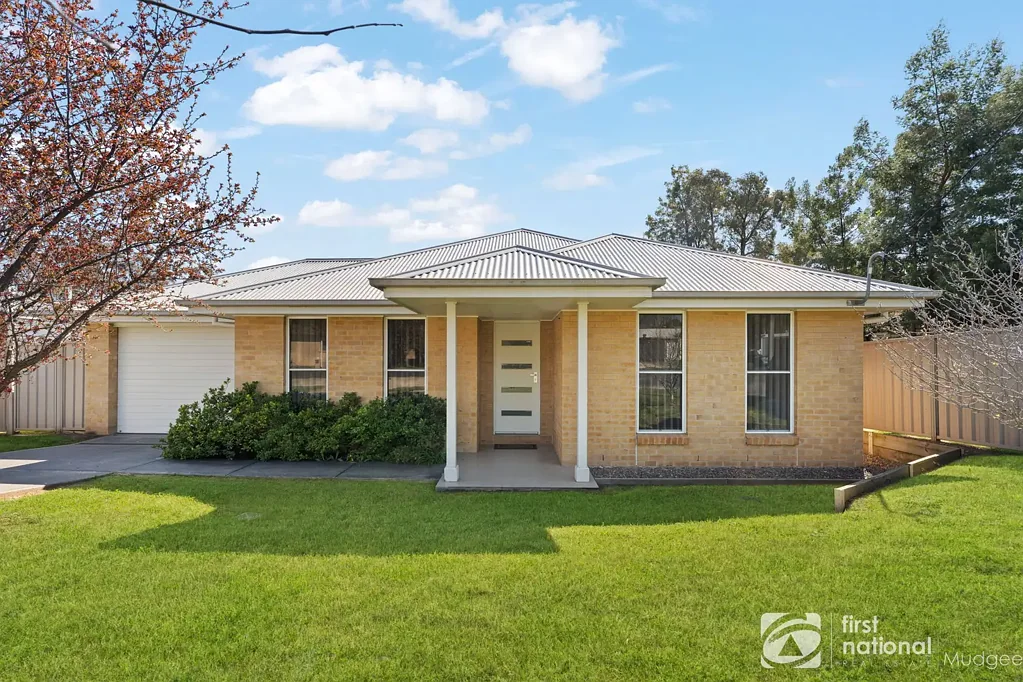 3 BEDROOM 2 BATHROOM FULLY FURNISHED HOME