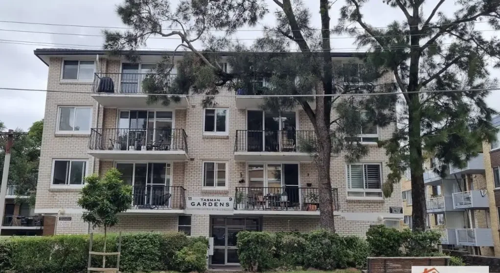 Oversized 1-Bedroom Apartment with Lock-Up Garage in Bronte