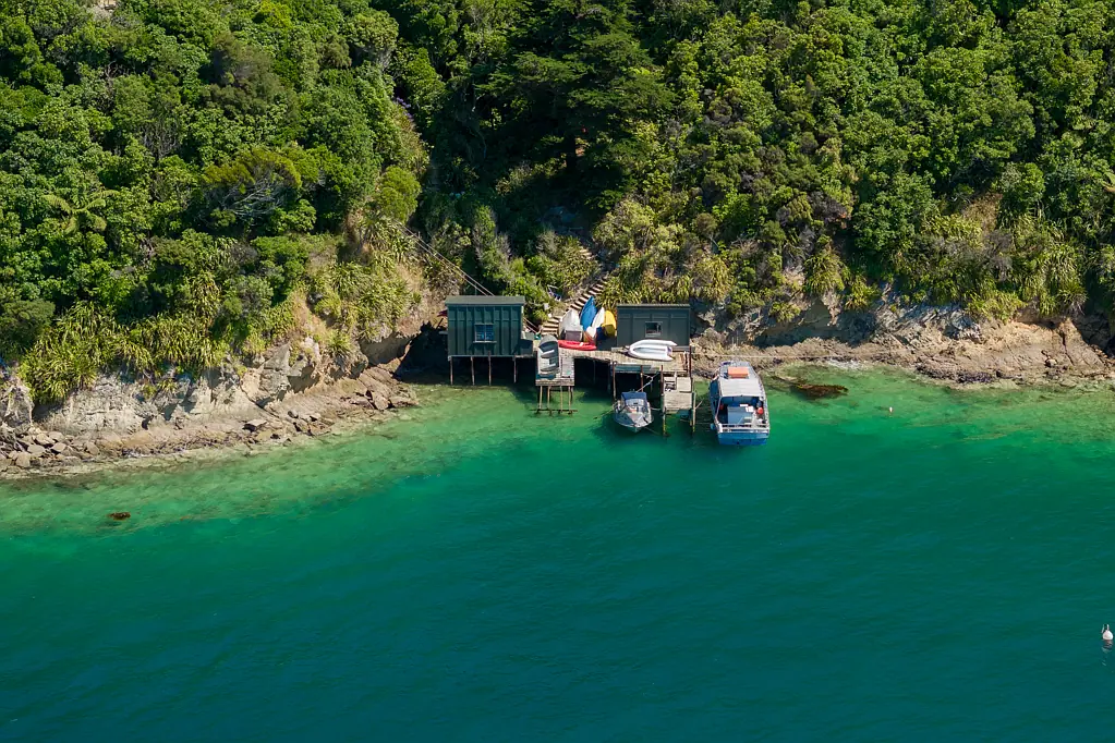 Queen Charlotte Sound Queen Charlotte Sound: Bay of Many Coves