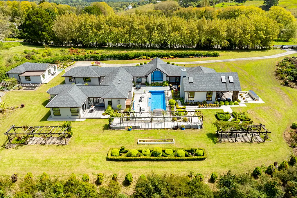 Dairy Flat 9Zimmer Dairy Flat Trophy Estate with Future Upside