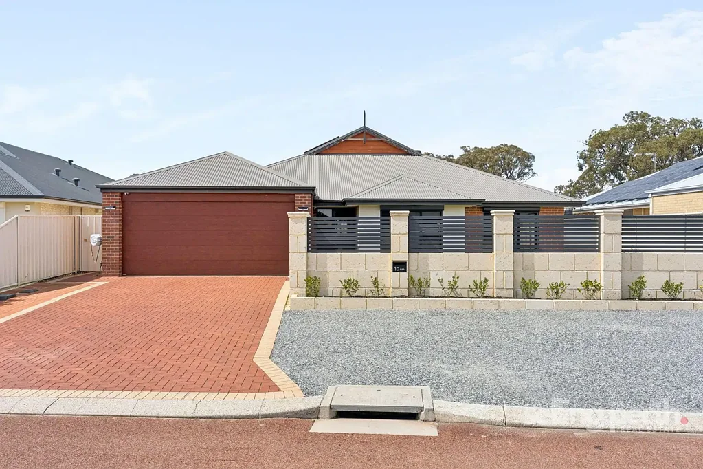 Lakelands 4 Bedroom Stunning Modern Heritage Home On 612 Sqm Block