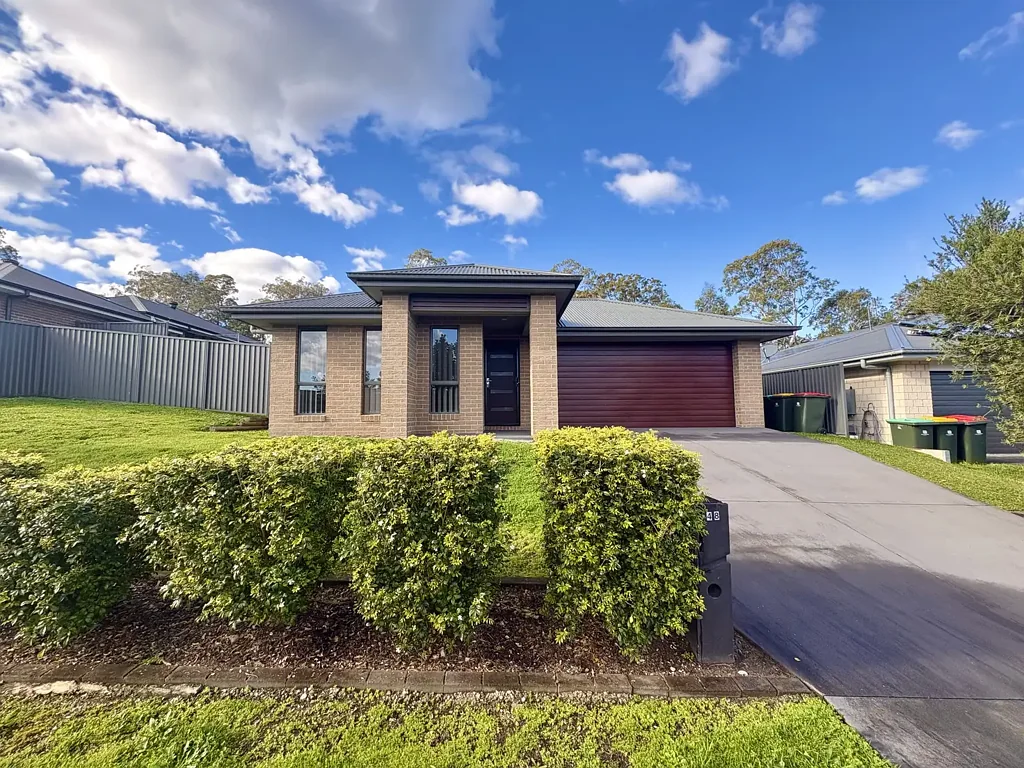 Modern Family Living in Sought-After Potters Lane