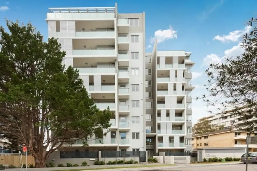 STYLISH PET-FRIENDLY APARTMENT MOMENTS FROM CHATSWOOD CBD