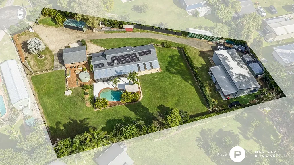Ningi 5chambre Acreage dual living with a pool