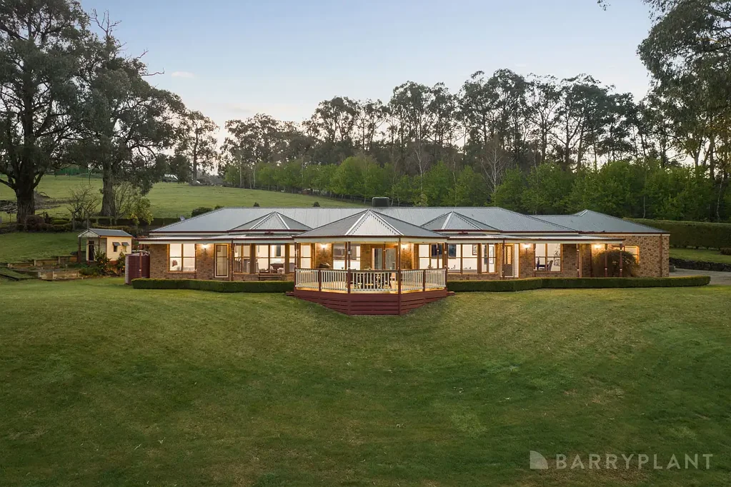 30 Edmunds Road, Cockatoo, VIC 3781
