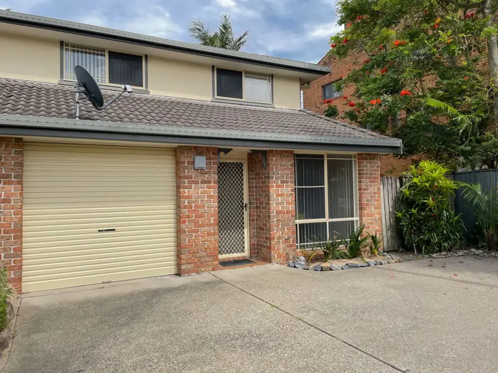 SPACIOUS AND CENTRALLY LOCATED TOWNHOUSE