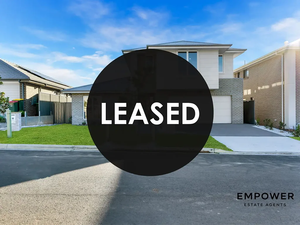 Spacious Family Retreat with Modern Kitchen and Convenient access to local amenities | Figtree Hill