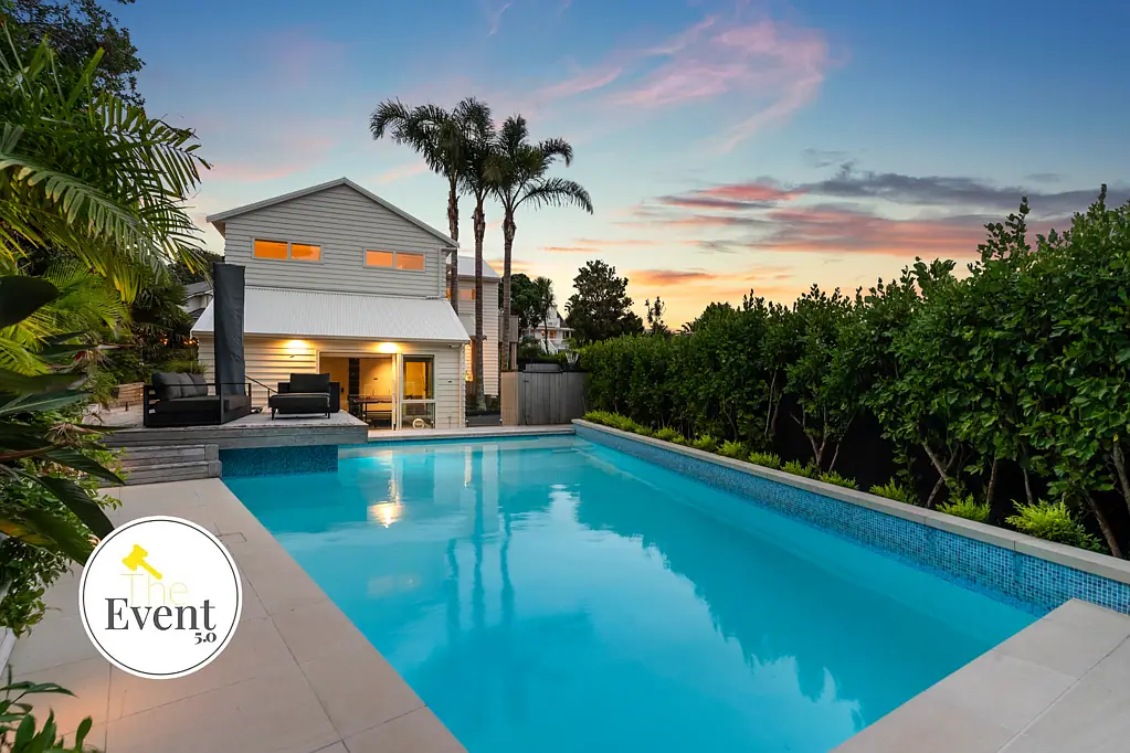 2/1 Gray Crescent, Torbay, North Shore City, Auckland