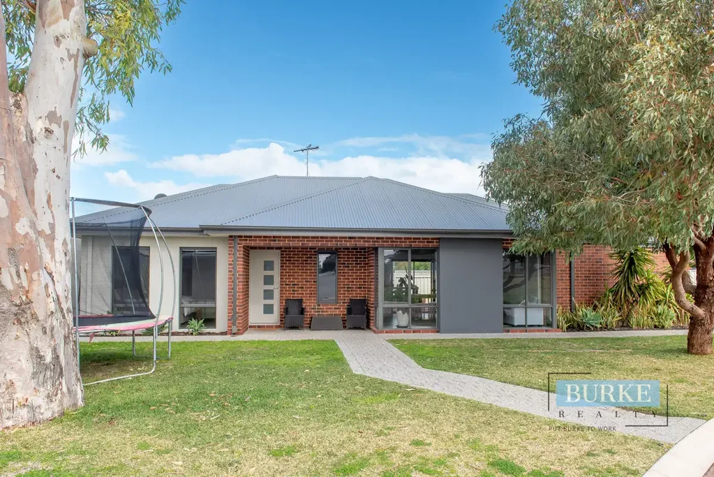 LOVELY FAMILY HOME - EXCLUSIVE VIVE ESTATE - $850 UNDER APPLICATION
