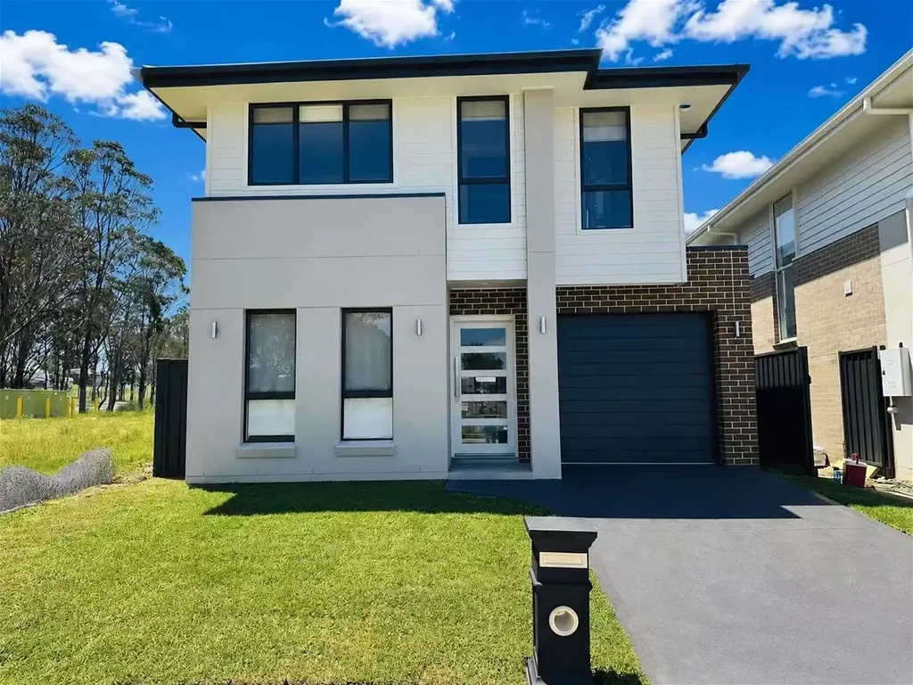 Luxury, Spacious & Excellent Location !!!