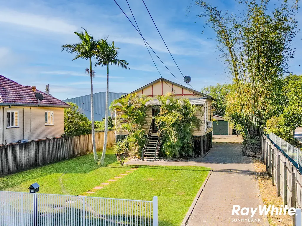 Charming Queenslander with Large Shed!