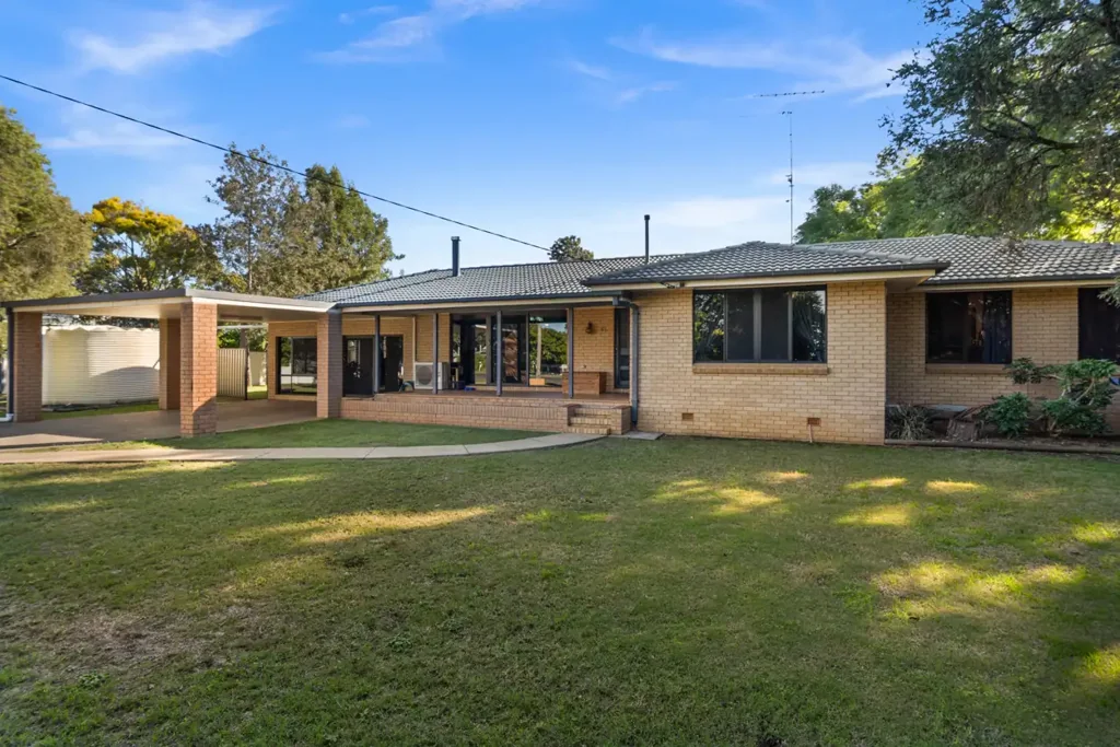 Pittsworth 4Kwarto Endless Opportunity on One of Pittsworth's Most Sought-After Streets