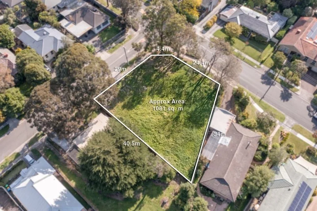 Ferntree Gully 5房 宽绰空地待建家园 5卧3浴 蓝图已获批准 即刻开工 Vacant block for sale OR your choice from 2 x 5 bedroom contemporary homes.