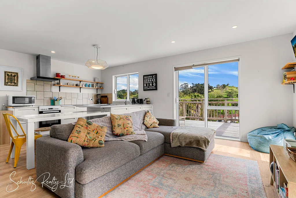 Maungaturoto 4房  Elevated Living with Sun-Drenched Views