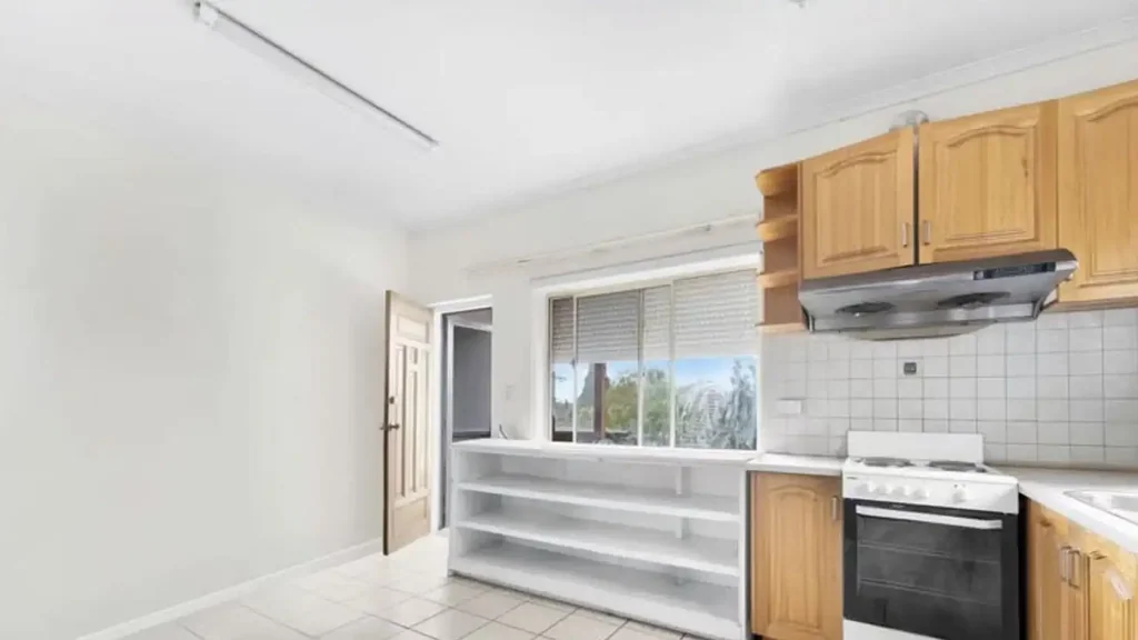 Spacious 3 BR Residence in Prime Balwyn North Shopping Precincts