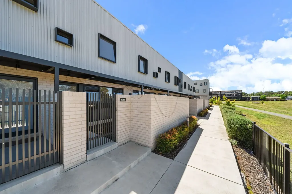 Casey 2chambre Crisp, Contemporary and Convenient in Casey