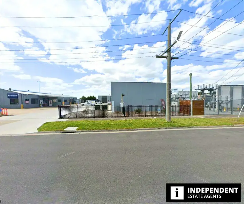 EVERYTHING YOU NEED - tradesmen factory available for lease