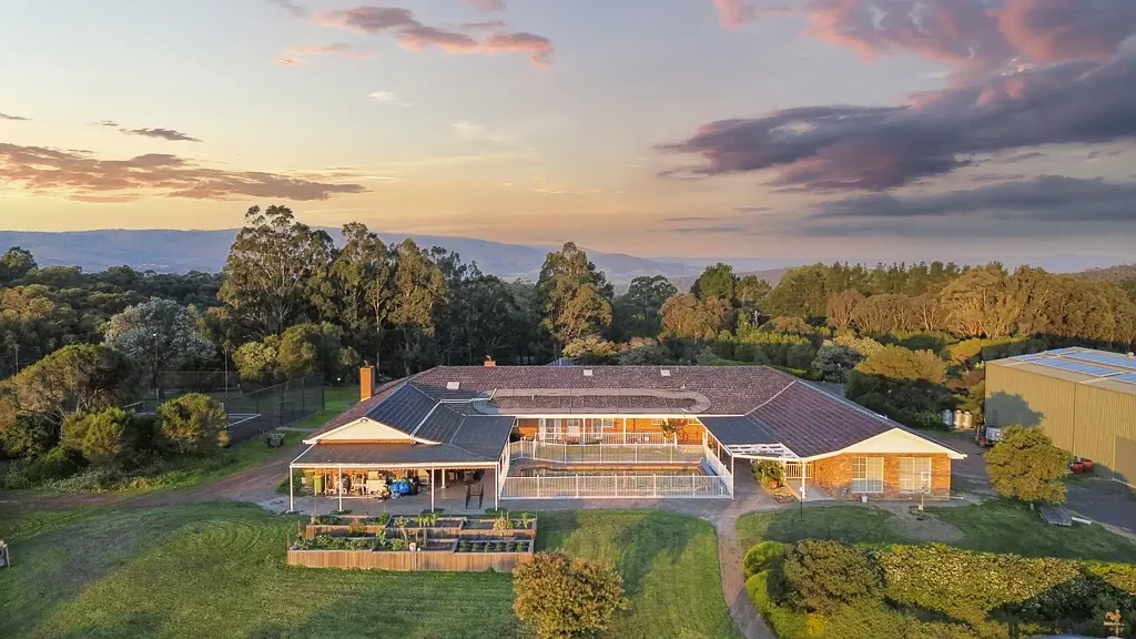 Beveridge 5 Bedroom Where Luxury Meets Nature: Stunning 20-Acre Lifestyle Haven !!