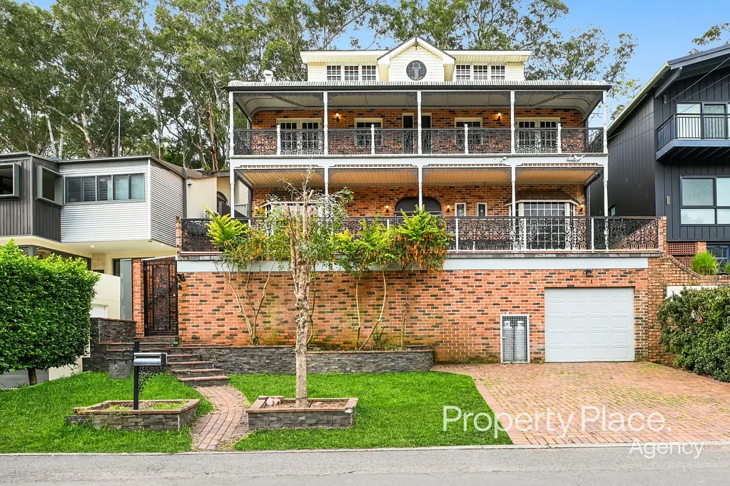 26 Carinya Road, Picnic Point, NSW 2213, 5房, 3浴, House