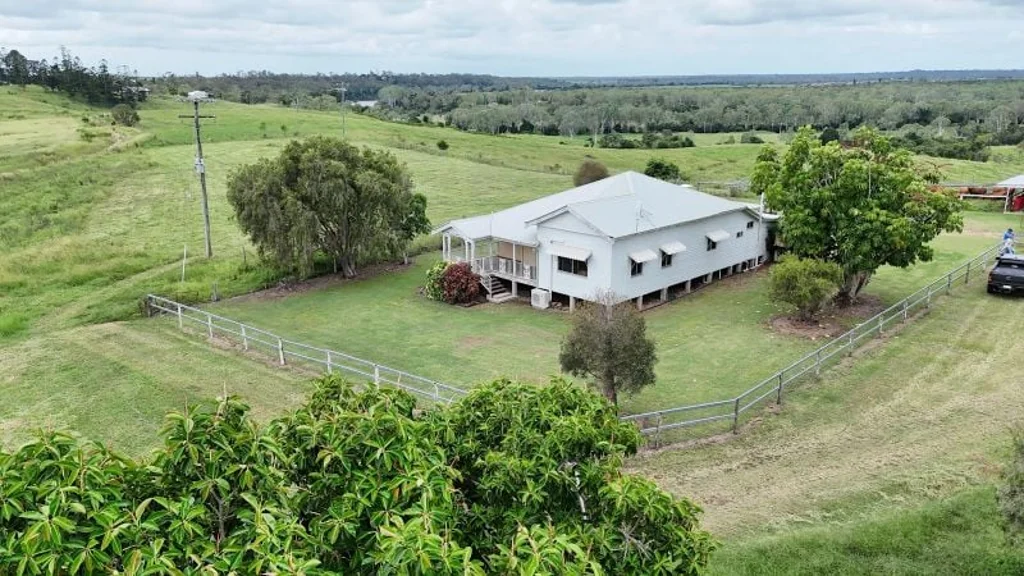 South Kolan 3部屋 256 Acres with Spectacular Views of Hills, River, Mountains, Valleys.