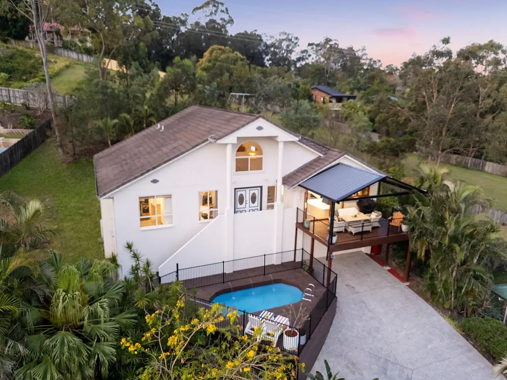 Tanah Merah 5Moenga Sprawling Family Home High on the Hill!