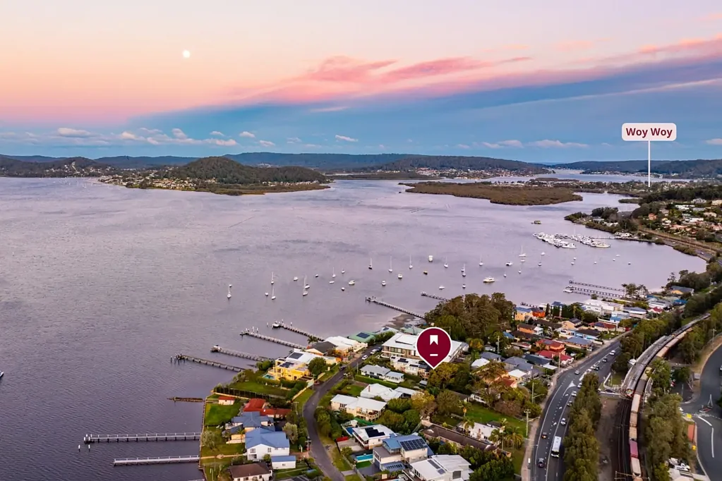 Koolewong 3 Bedroom Sophisticated Waterside Living Moments from Woy Woy Convenience.
