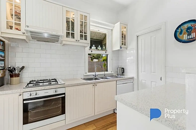 Kusina - 5 WAUGH STREET, Charlton, VIC 3525