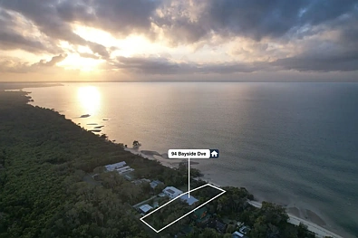 Beachmere 4બેડરૂમ Absolute Waterfront Living on 1,012sqm