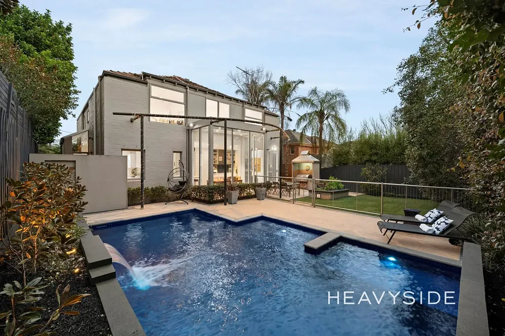 Camberwell 4બેડરૂમ An Exceptionally Built 1990 Family Haven with a Private Poolside Oasis