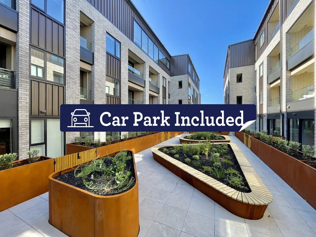 Spacious 2 Bedrooms With Court Yard & Car Park