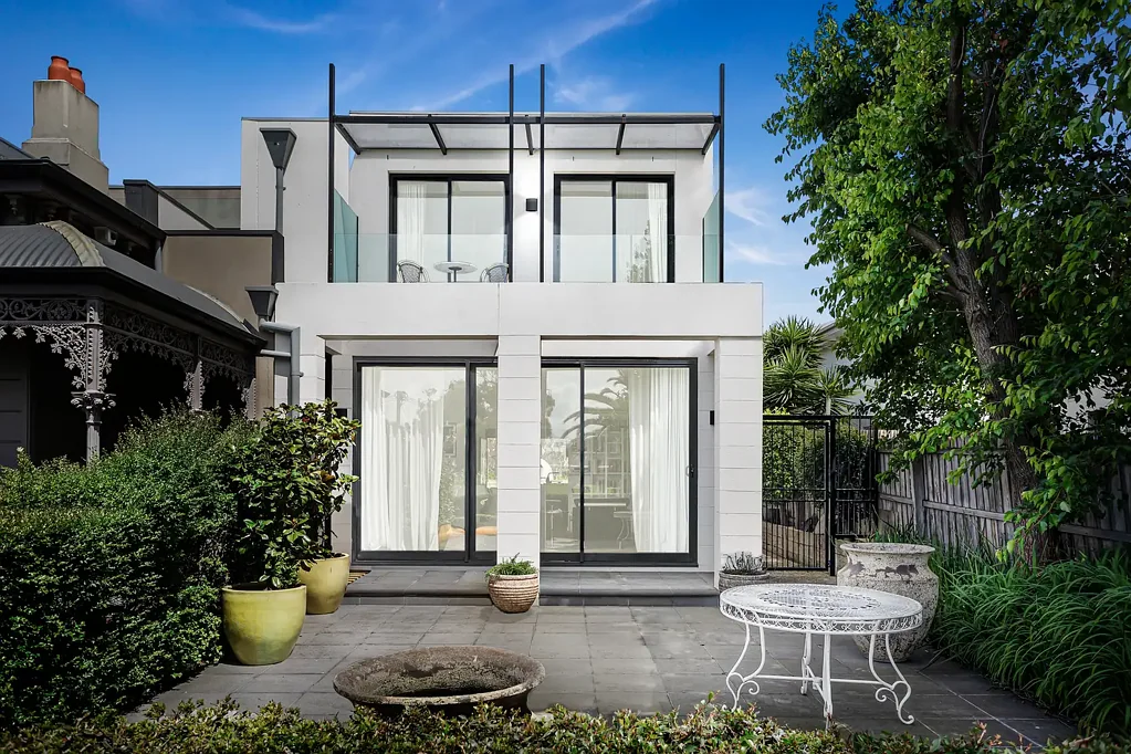 Newport 3房 The Strand 海景奢邸 水岸生活区 欧式厨电 私享露台 地下车位 Expressions of Interest Closing Saturday, 15 November at 1:30pm