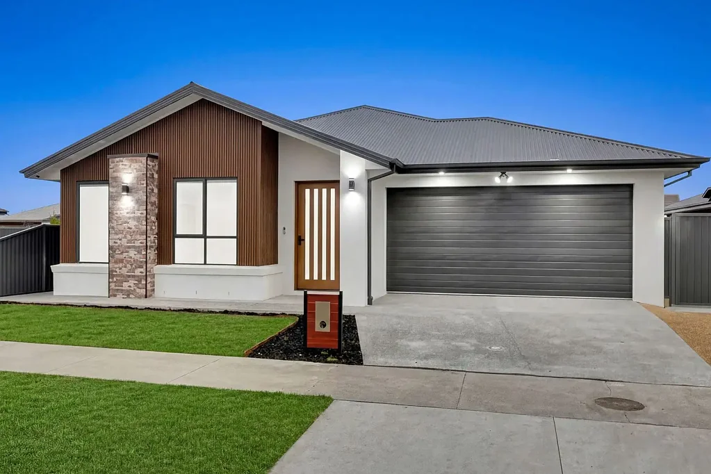 Lucas 4房  Quality-Built Family Home Offering Modern Comfort & Effortless Living