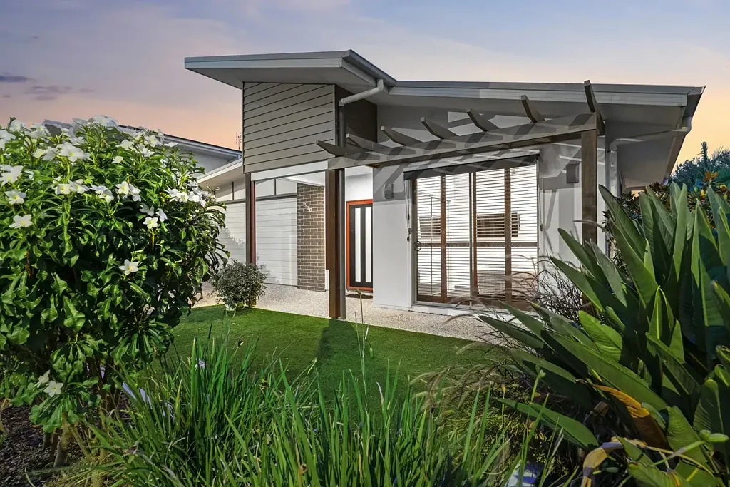 Kingscliff 4Zimmer Peaceful Reserve Outlook, Large Backyard, Walk To The Beach

OWNER HAS COMMITTED ELSEWHERE
