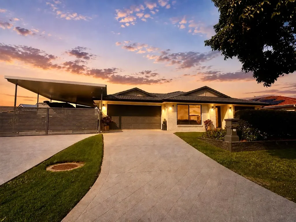 Joyner 4Zimmer THE SIZE WILL SURPRISE! 
WALK TO GOLF COURSE, LAKE AND SHOPS!