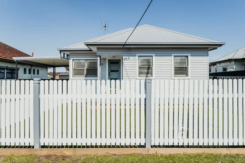 New Lambton 3Kwarto Freshly updated, brilliantly located