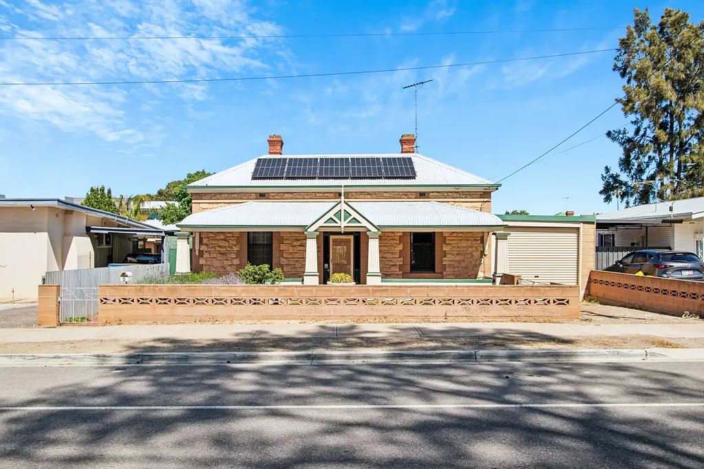 Murray Bridge 3房  Charming character home in the heart of town!
