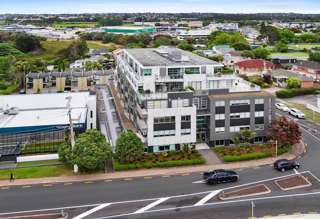 Takapuna MODERN OFFICE IN PROFESSIONAL SETTING