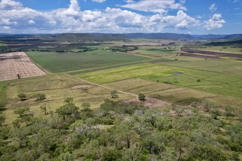 Berat  Lifestyle and grazing opportunity just 11km into Allora