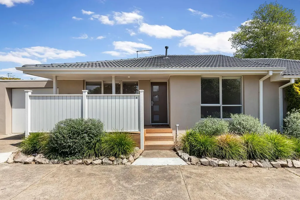 Hastings 2 Bedroom Contemporary Unit Moments To The Beach