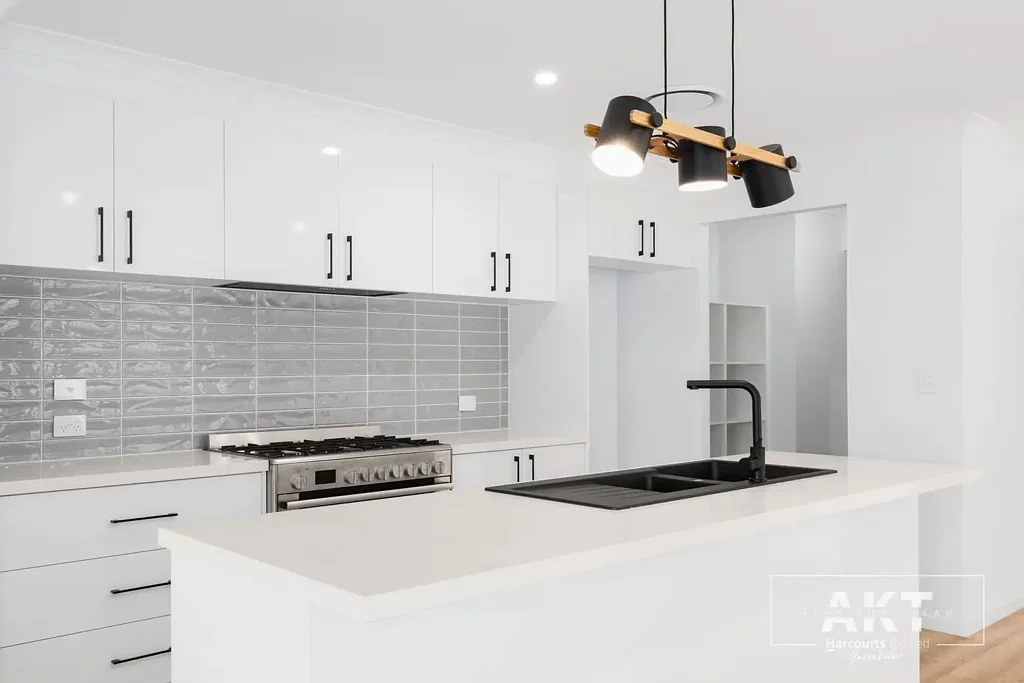 4 Petermann Circuit, Yarrabilba, QLD 4207