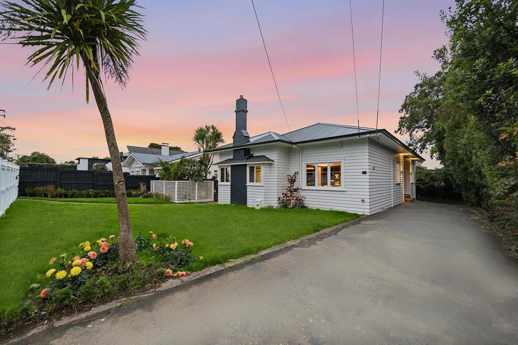 Epsom 4Habitaciones Luxury Upgraded Living in Double Grammar Zone