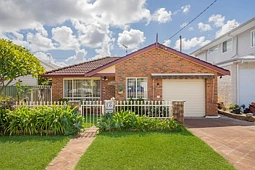 12 Eighth Street, Adamstown