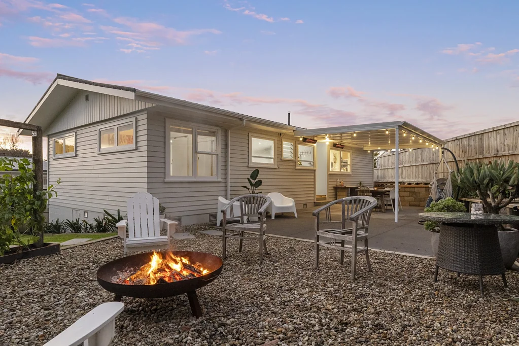 Judea 3房  Impressive Home with Huge Outdoor Living