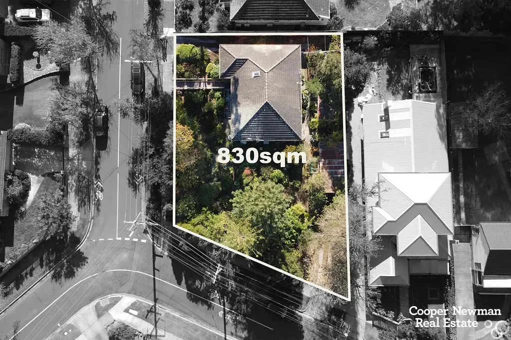 Box Hill South 3部屋 Corner Block Brilliance on 830sqm with Excellent Potential