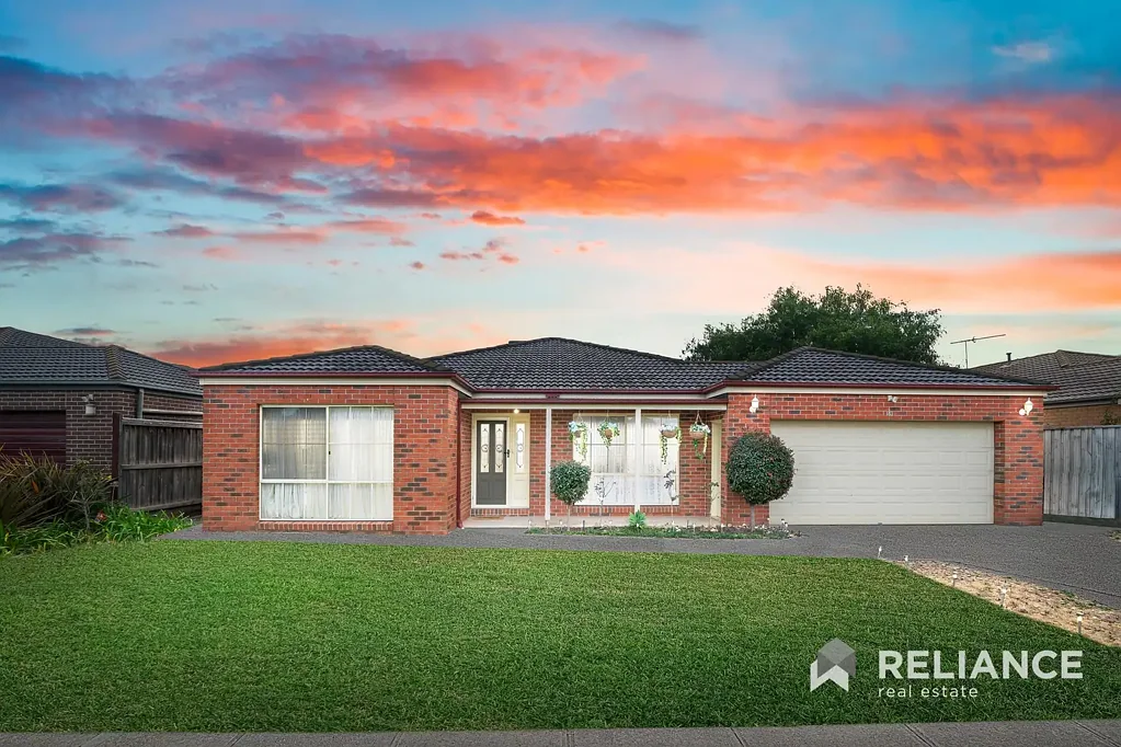 Point Cook 4ਬੈੱਡਰੂਮ East Facing Home in Alamanda School Zone on massive rare block of 651sqm (approx)!