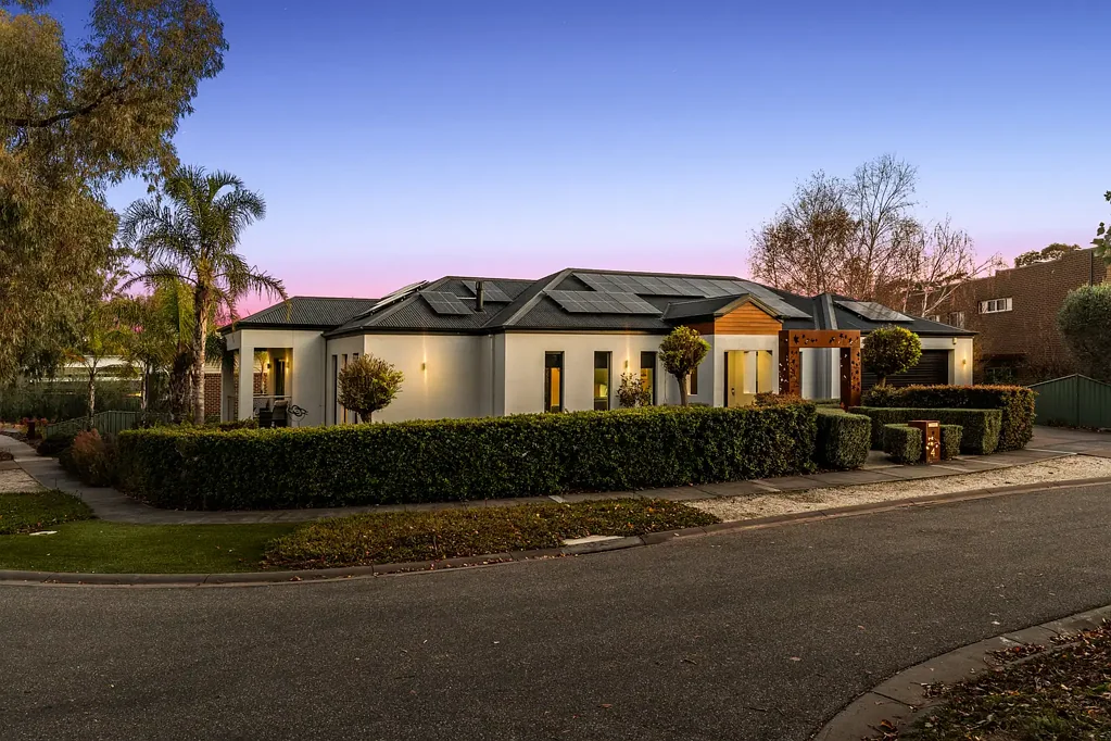 Strathdale 5房  ELEGANCE, STYLE & PRACTICALITY WITH A PREMIUM ADDRESS